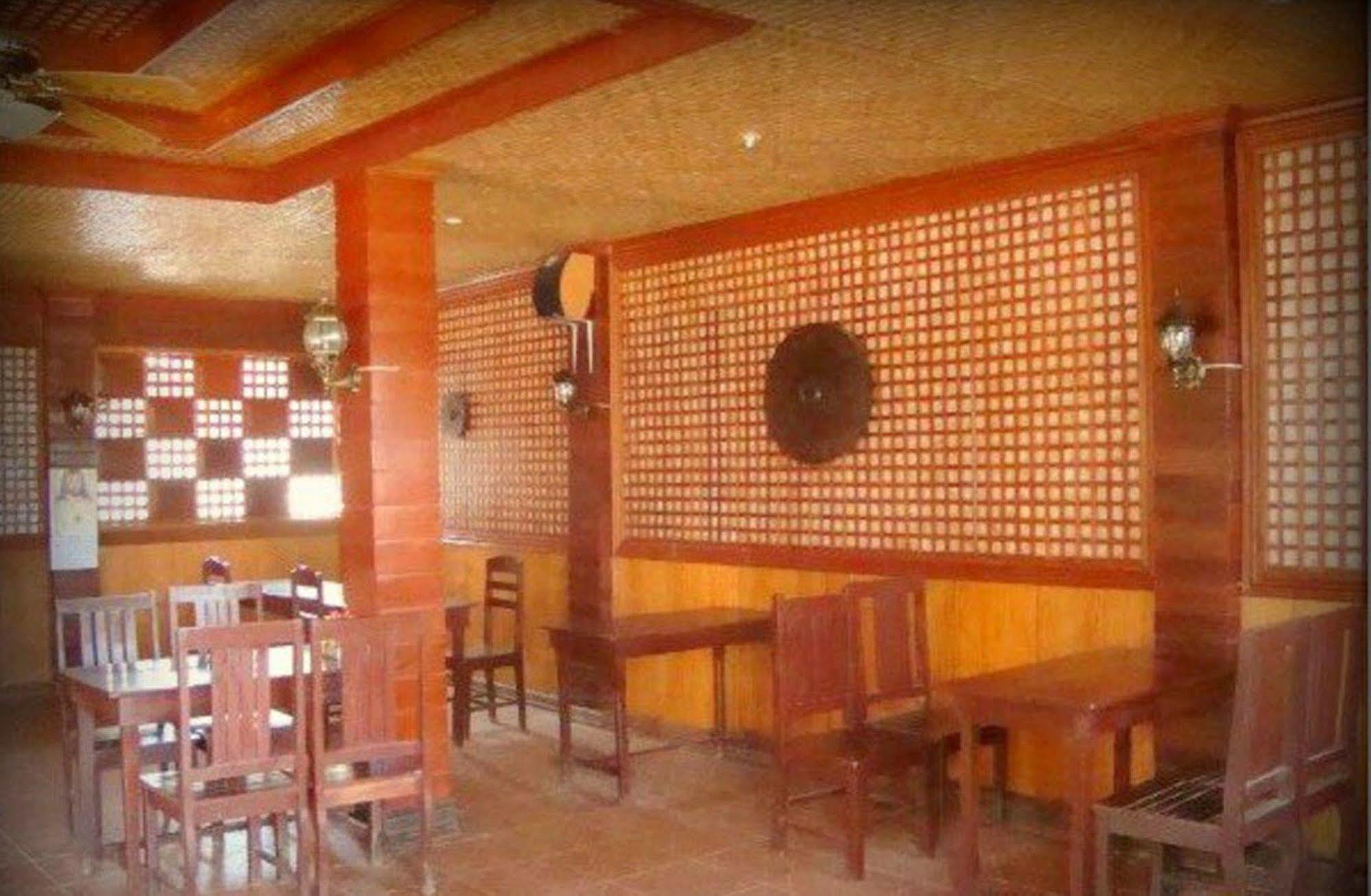 泰泰 潘姆斯餐厅宾馆酒店 外观 照片