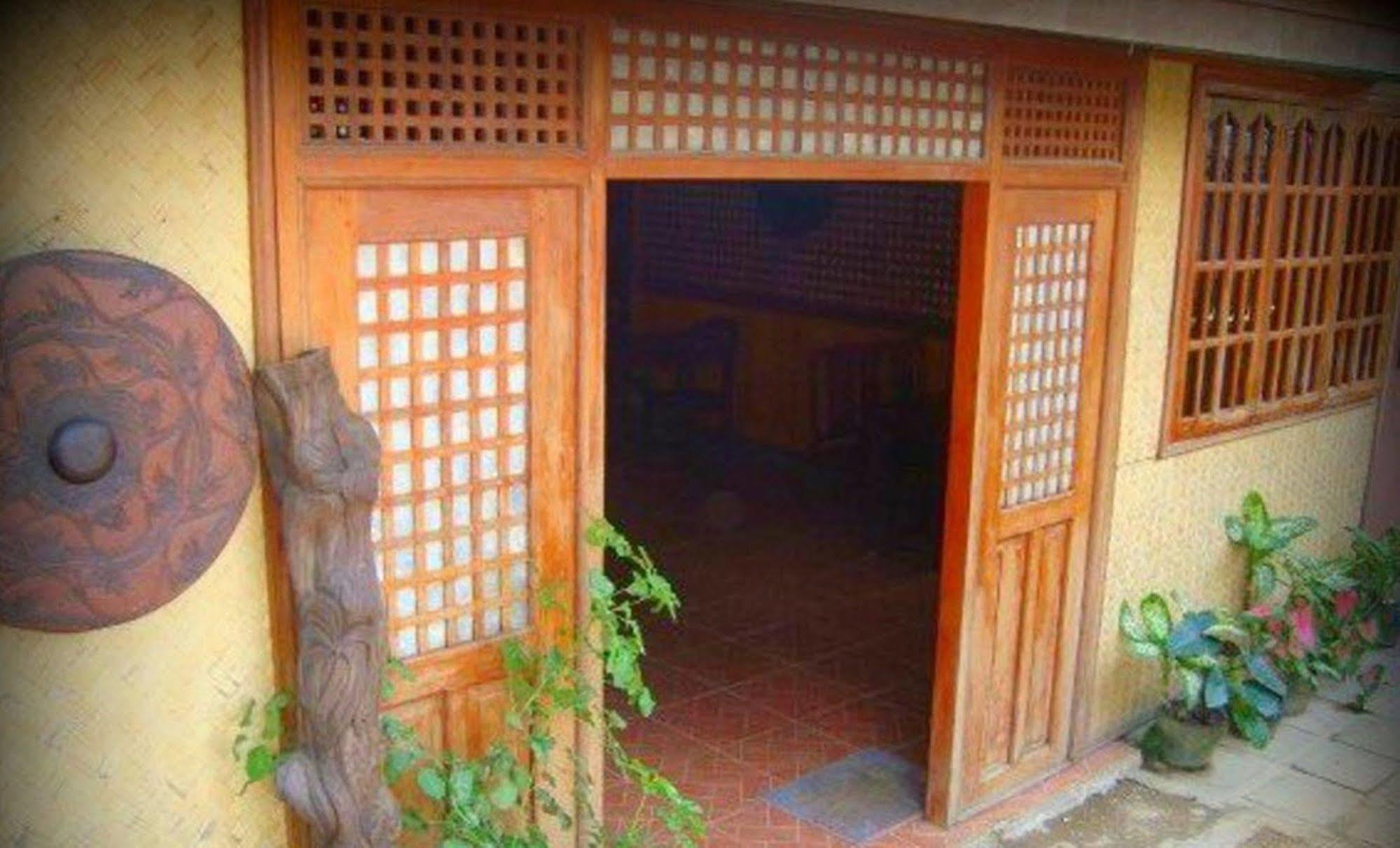 泰泰 潘姆斯餐厅宾馆酒店 外观 照片